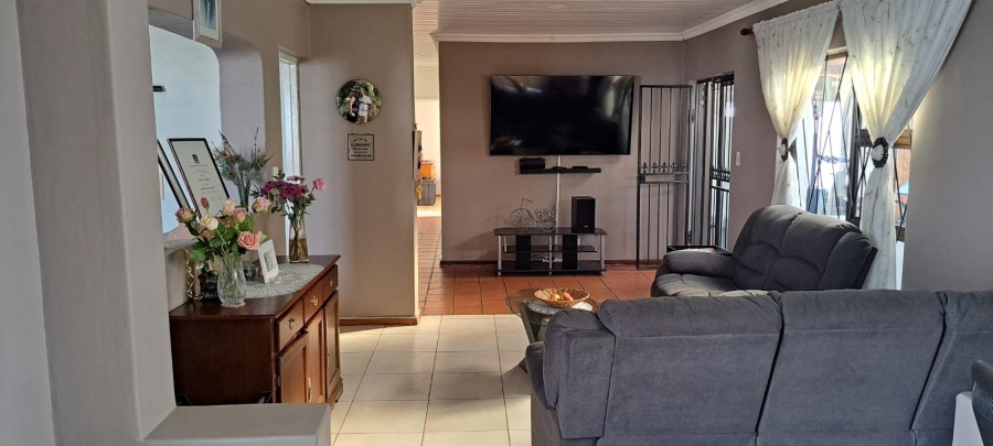 5 Bedroom Property for Sale in Parow Valley Western Cape